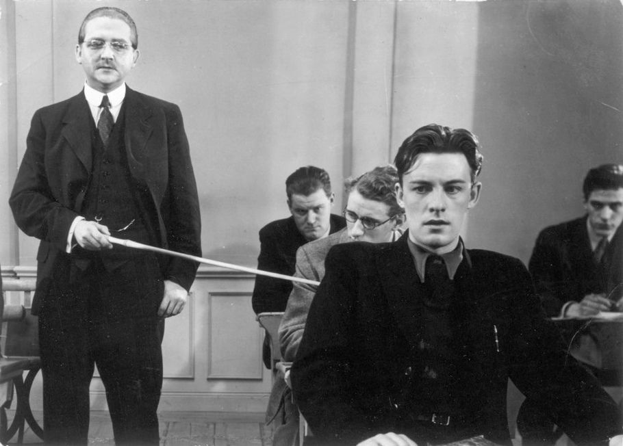 Picture from the movie Hets from 1944.